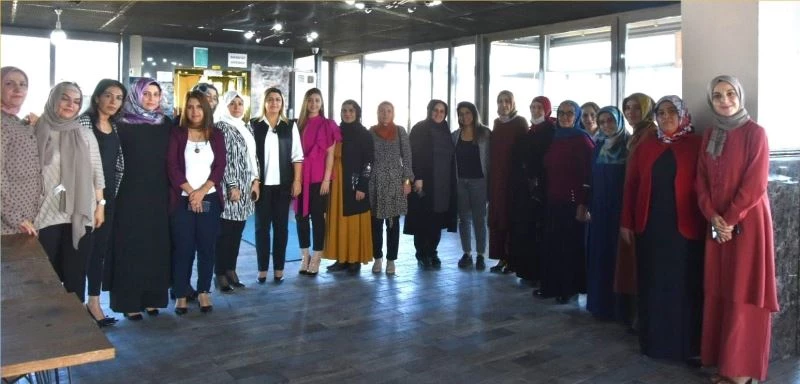 Nusaybin Kaymakamı Kayabaşı’nın eşi Nigar Kayabaşı kurum müdürleri eşleri ile bir araya geldi
