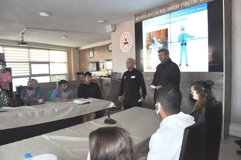 Şaphane MYO öğrencilerine AFAD’dan KBRN farkındalık eğitimi
