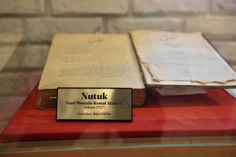 Antalya’da Atatürk’ün Osmanlıca kaleme aldığı 95 yıllık orijinal ‘Nutuk’ sergilenmeye başlandı
