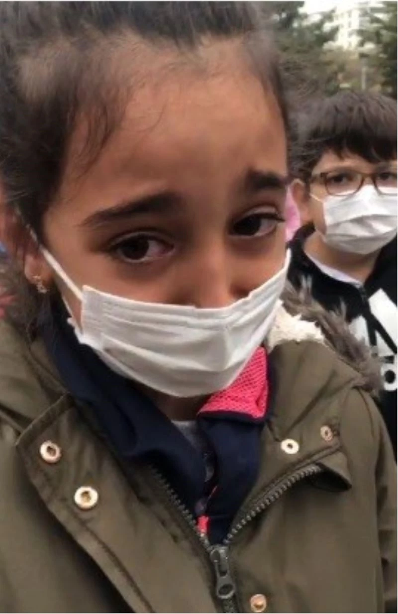 Elazığ’daki 10 Kasım töreninde öğrencinin ağlaması herkesi duygulandırdı
