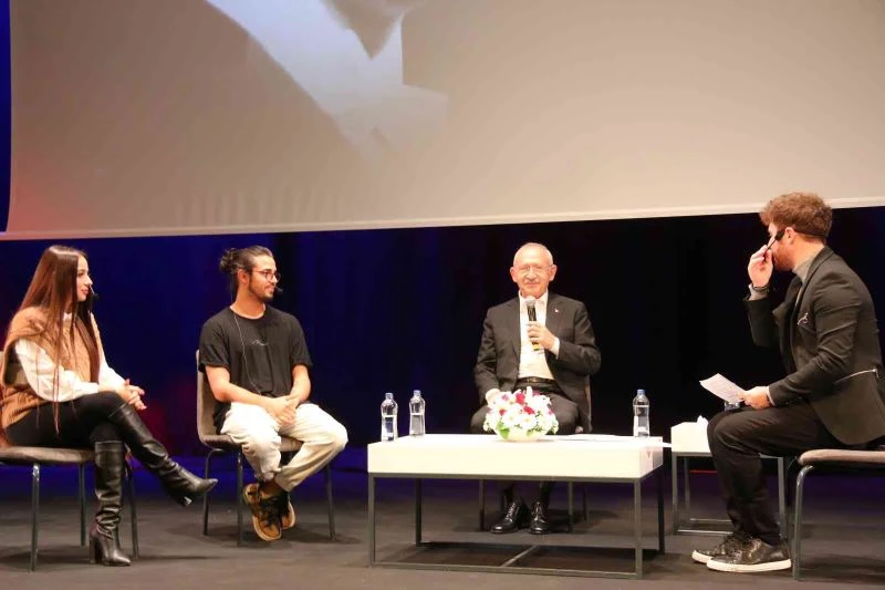 Kılıçdaroğlu: “Gençlerin umutsuzluğa kapılma hakları yoktur”
