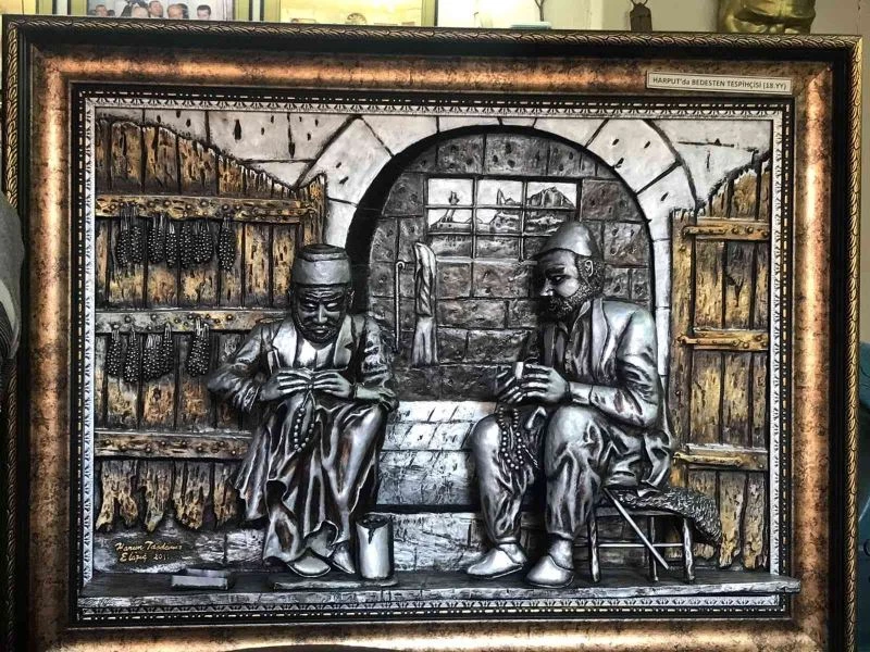 Türkiye’nin tek bakır rölyef sanatçısı, yarım asırdır bakıra hayat veriyor
