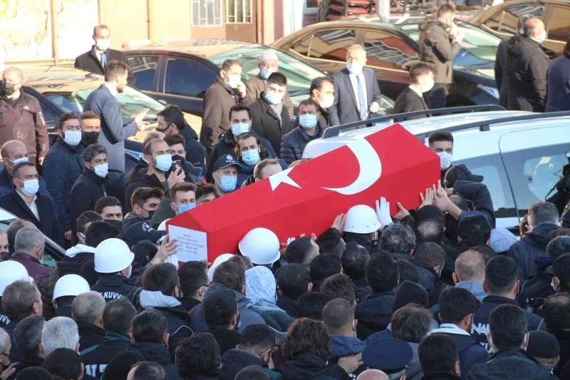 Şehit polis memuru Abdulkadir Güngör’ü son yolculuğuna binler uğurladı
