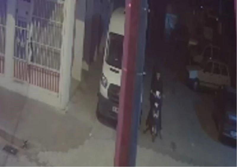 İzmir’de bir gecede 37 aracın lastikleri kesildi
