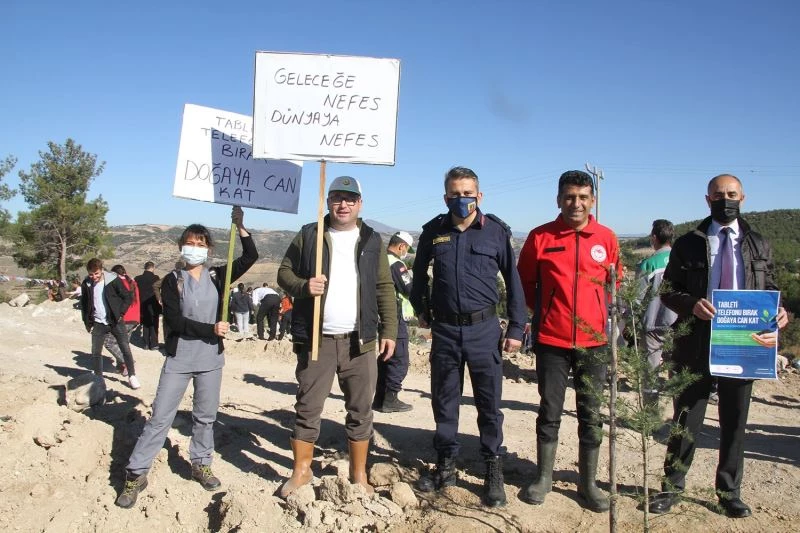 3 ay önce yanan orman, ’Milli Ağaçlandırma Günü’nde yeniden ağaçlandırıldı
