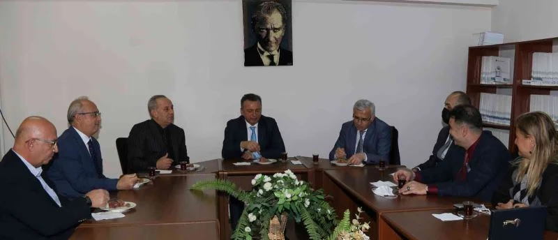 ESOGÜ Sosyal Bilimler Enstitüsü’nün yeni Müdürü Doç. Dr. Oytun Meçik görevine başladı
