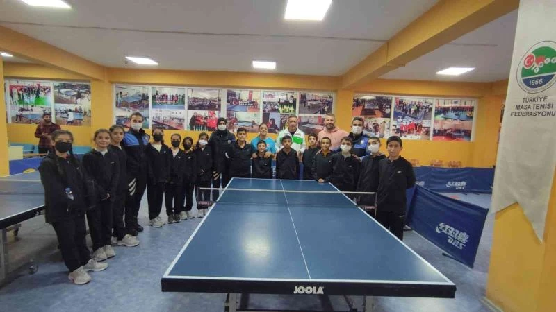 ÇOGEP ile masa tenisi kursuna yazıldılar
