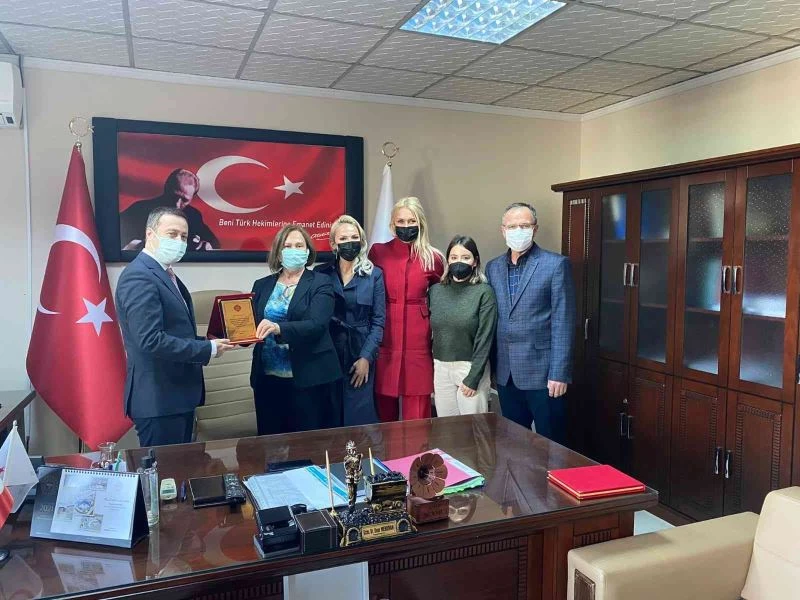 Hastaneden hayırseverlere teşekkür plaketi
