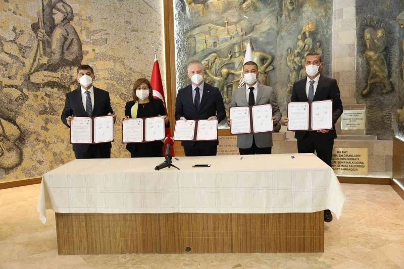 Gaziantep’te okul kütüphanelerine destek
