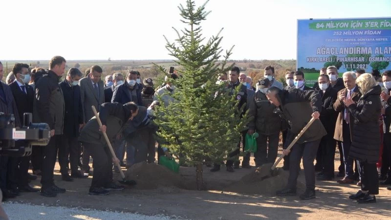 Tarım ve Orman Bakan Yardımcısı Özkaldı Kırklareli’de vatandaşlarla fidan dikti
