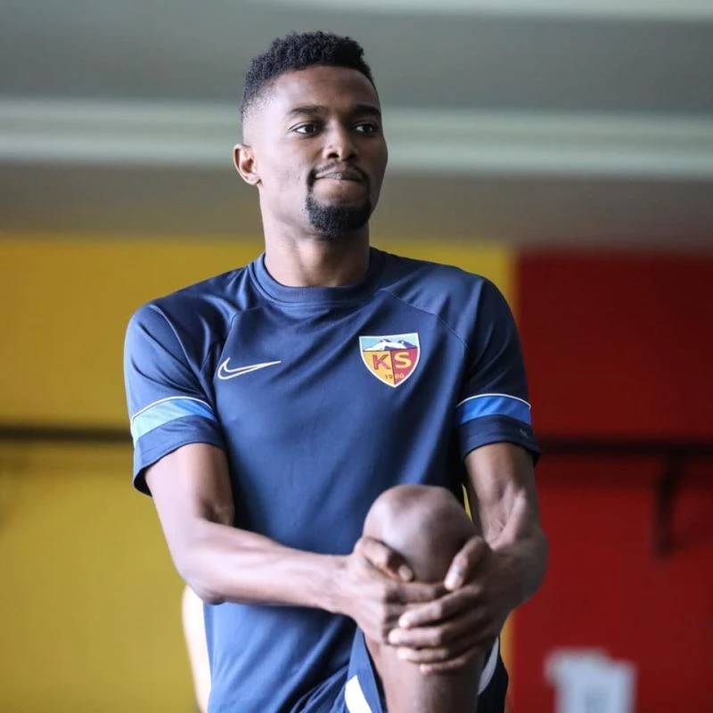 Bernard Mensah İspanya’ya gitti
