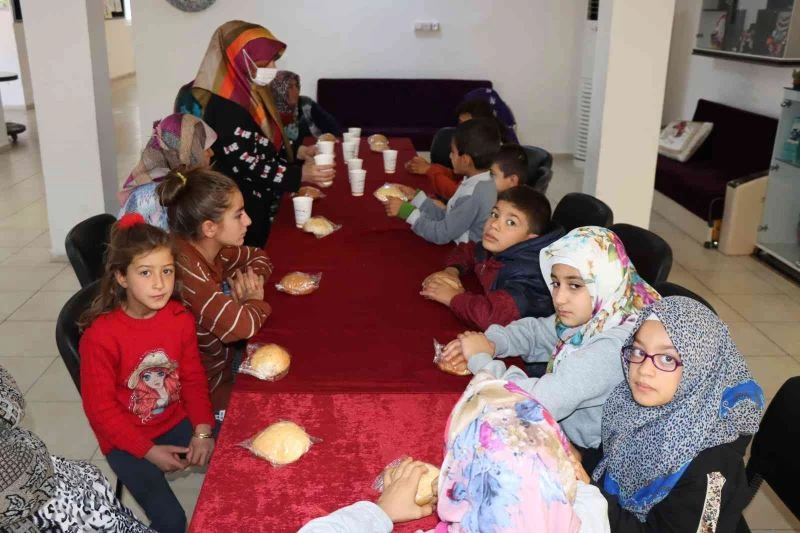 Kursiyerlerin içi çorba ile ısınıyor
