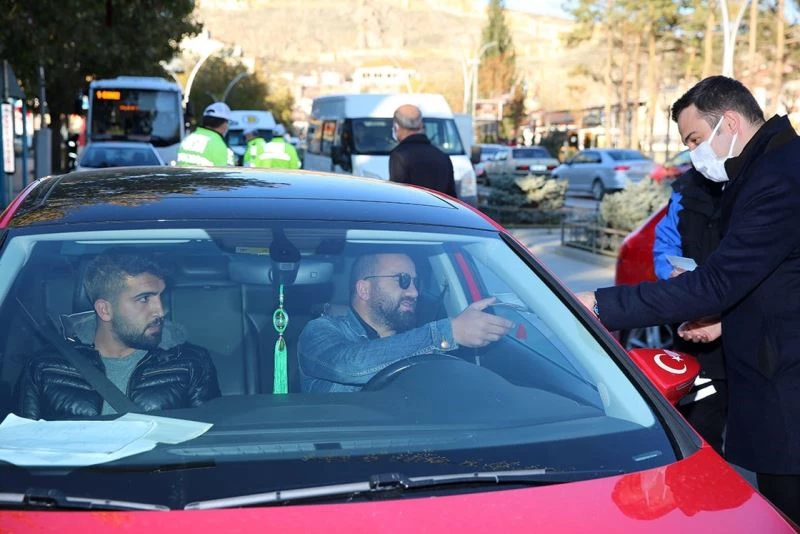 Bayburt’ta ’Bir Hareketine Bakar Hayat’ sloganı ile trafik uygulaması yapıldı
