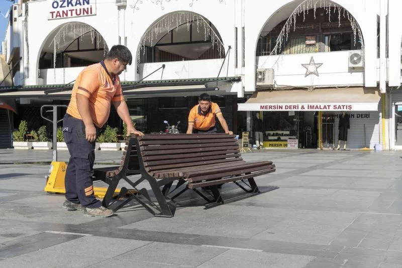 Kent mobilyaları ve peyzaj çalışmaları aralıksız sürüyor
