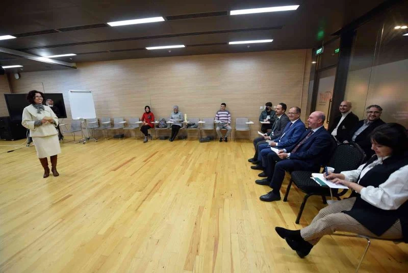 Başkan Pekyatırmacı sanat akademisinde derse katıldı
