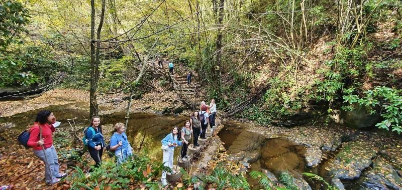 İzci liderleri ve sağlık çalışanlarından doğa yürüyüşü
