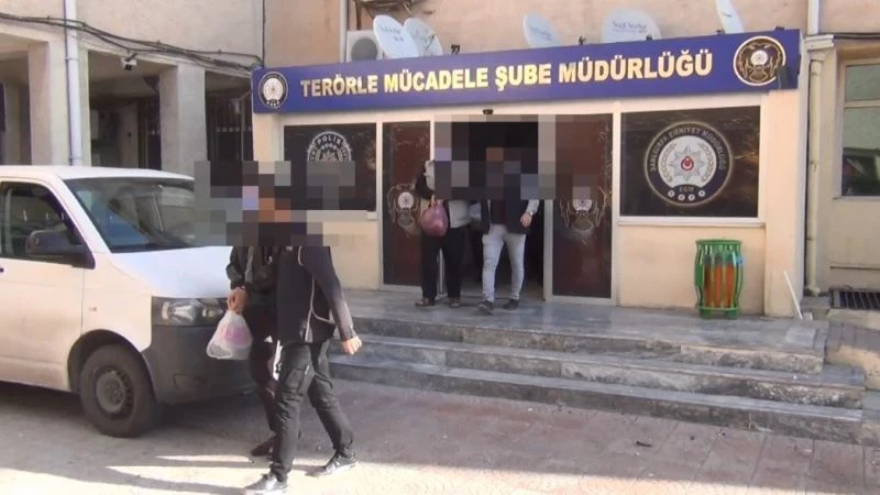 DAEŞ ve El Kaide operasyonunda gözaltına alınan zanlılardan 3’ü tutuklandı

