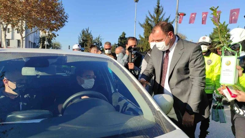 “Bir Hareketine Bakar Hayat” sloganıyla emniyet kemeri kullanımına dikkat çektiler
