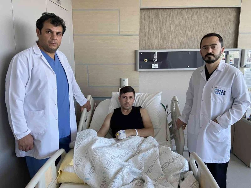 Kopan el parmağının yerine ayak parmağı dikildi
