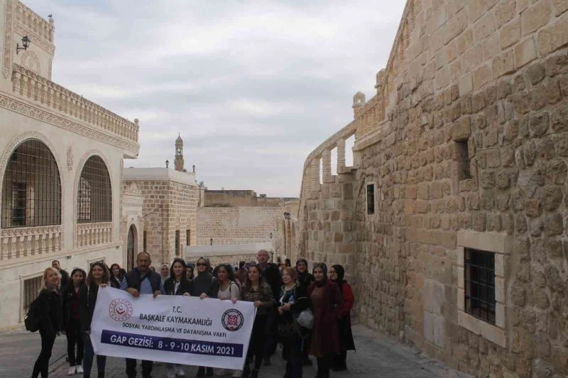 Başkaleli kadınlar Diyarbakır, Şanlıurfa ve Mardin’i gezdi
