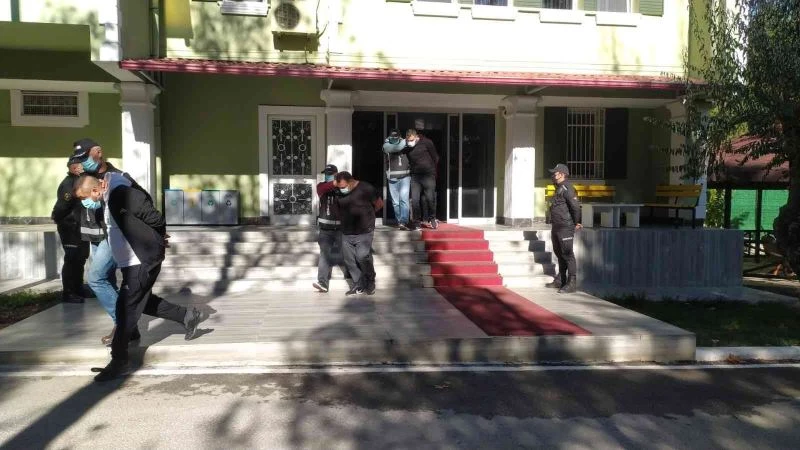 Şafak operasyonuyla çökertilen suç örgütünün 17 üyesinden 12’si tutuklandı
