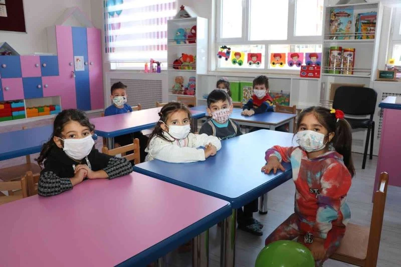 Sivas’ta hayırseverden eğitime destek
