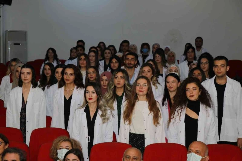 Beslenme ve Diyetetik Bölümü öğrencileri önlük giydi
