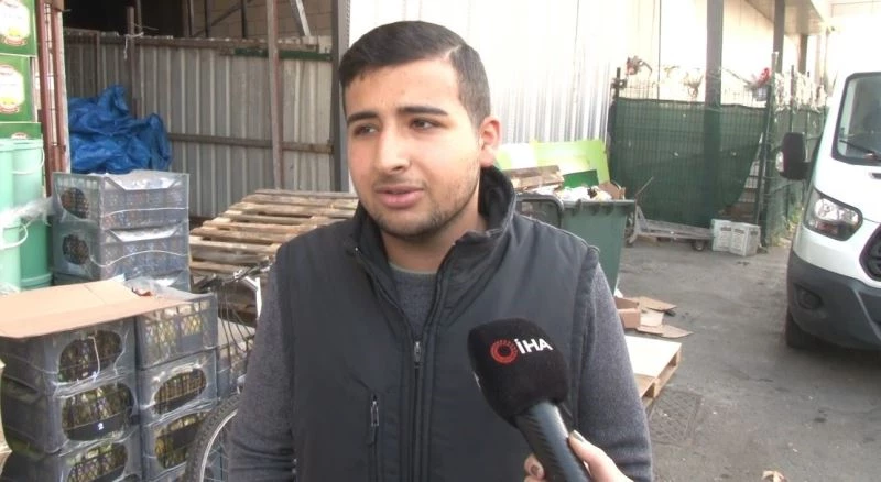 El freni çekilmeyen minibüs yokuş aşağı kaydı, olası faciayı dikkatli çalışan önledi
