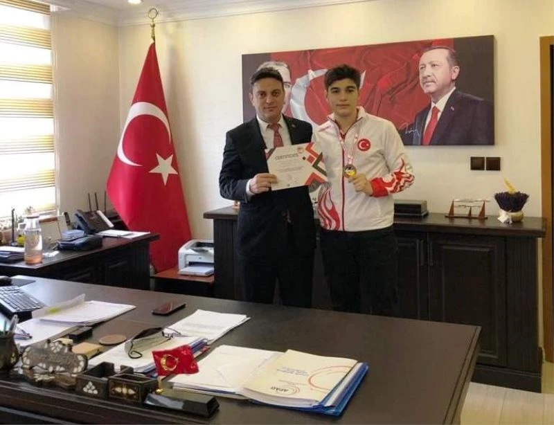 Lise öğrencisi karatede dünya üçüncüsü oldu
