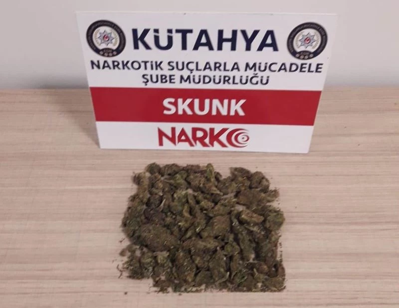 Kütahya’da ayakkabı içine zulalanmış uyuşturucu ele geçirildi
