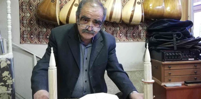 Hayatını ahşap oymacılığına adadı
