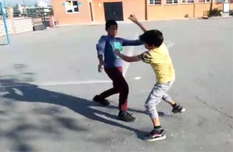 Çocukları yumruk yumruğa dövüştürüp, “vur vur” tezahüratı yaptılar
