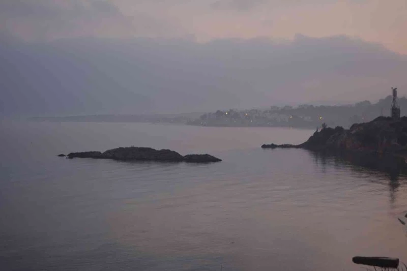 Ayvalık’ta sis ve puslu hava etkili oldu
