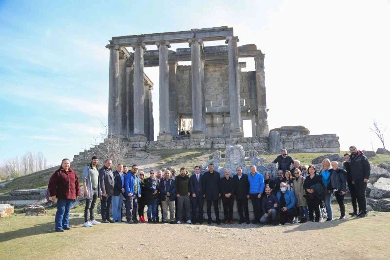 Valilik, seyahat acentesi temsilcisine Kütahya’yı tanıttı
