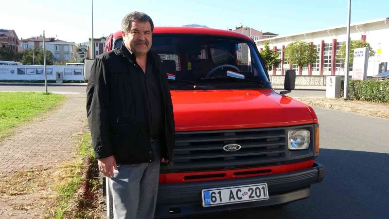 Sevdalısı olduğu minibüs için servet harcadı
