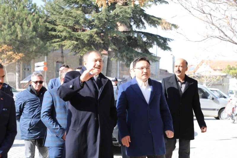 Vali Çiçek, Sultandağı Tarihi Kent Meydanı projesini inceledi
