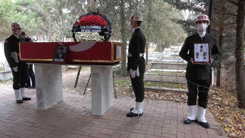 Kore’de onlarca yaralı askeri tedavi eden gazi Veli Atasoy toprağa verildi
