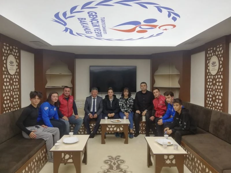 Olimpiyat sporcusu Nuray Levent, liselilere tecrübelerini anlattı
