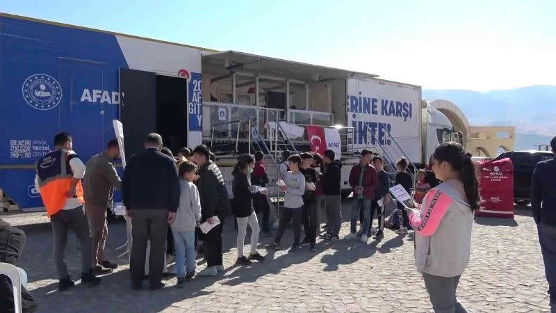Gezici deprem simülasyon tırı Hasankeyf’te vatandaşları bilgilendirdi
