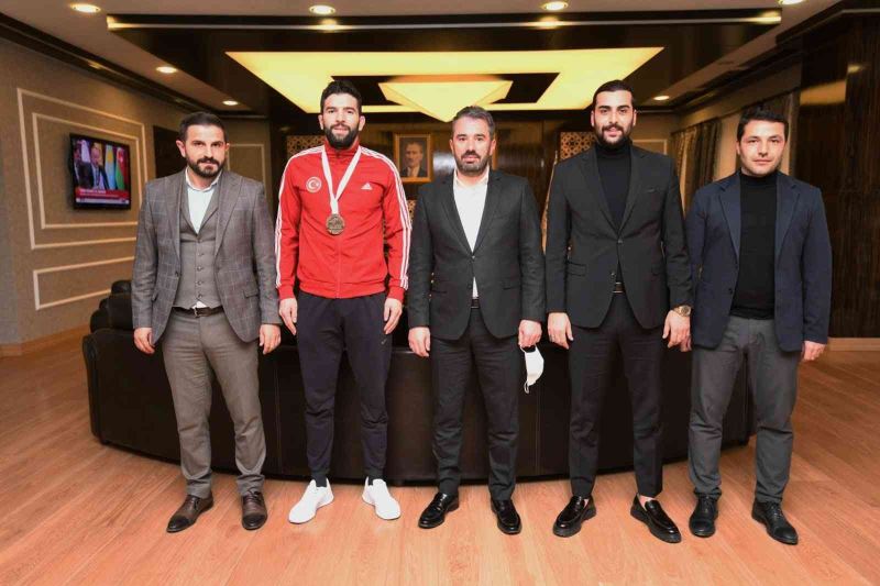 Avrupa Şampiyonu Ahmet Rasim Pala’dan Başkan Ertuğrul Çetin’e ziyaret
