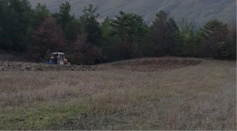 Tarlasını sürmeye giden yaşlı adam oğlu tarafından ölü bulundu
