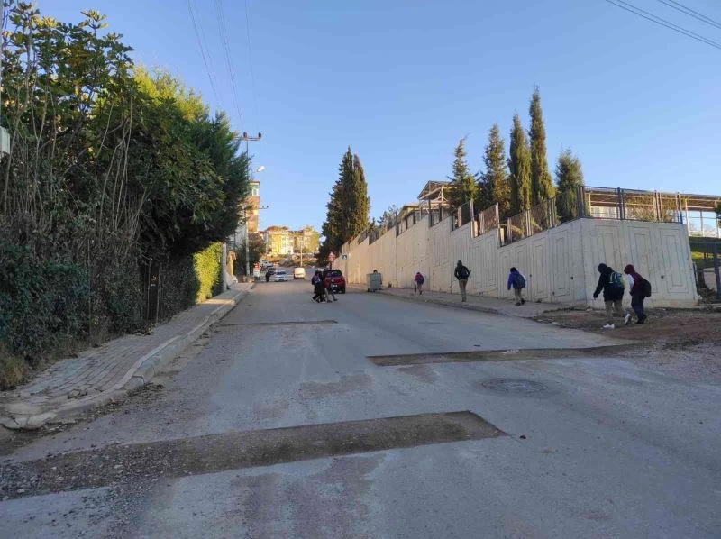 5 ay önce asfalt attılar, yeniden kazdılar
