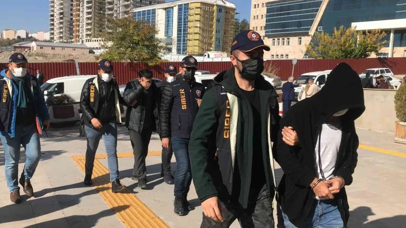 Elazığ merkezli 3 ilde kart kopyalama çetesine operasyon: 5 gözaltı
