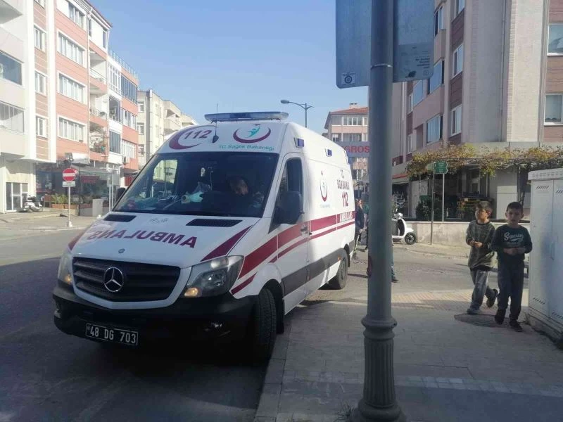 Ayağının üzerinden otomobil geçen çocuk hastaneye kaldırıldı
