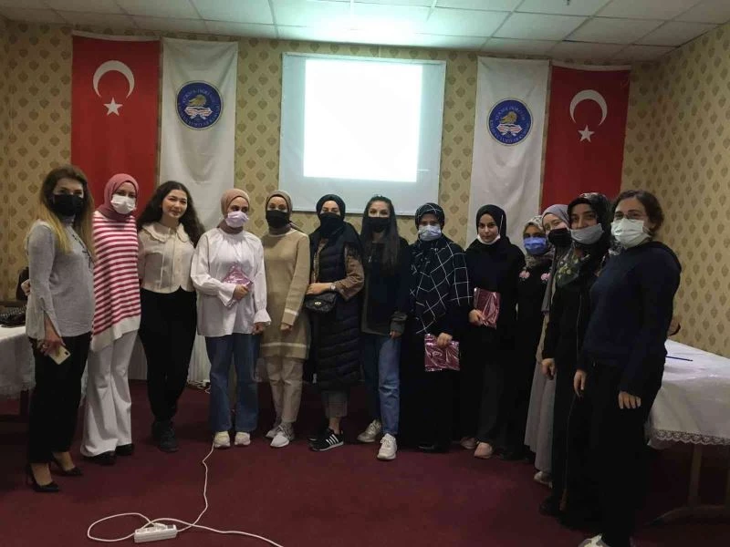 Gençler kendi aralarında bilgilerini yarıştırdı
