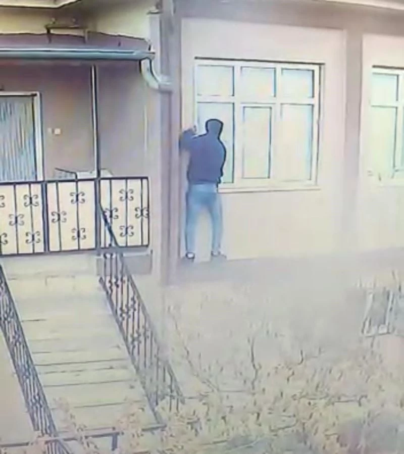 Tarzan gibi tırmandı, tek hamlede pencereyi açtı
