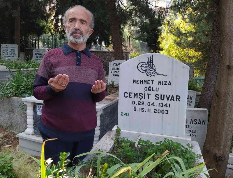 Kenan Evren’e tepki gösteren eski eserler sevdalısı Suvar mezarı başında anıldı
