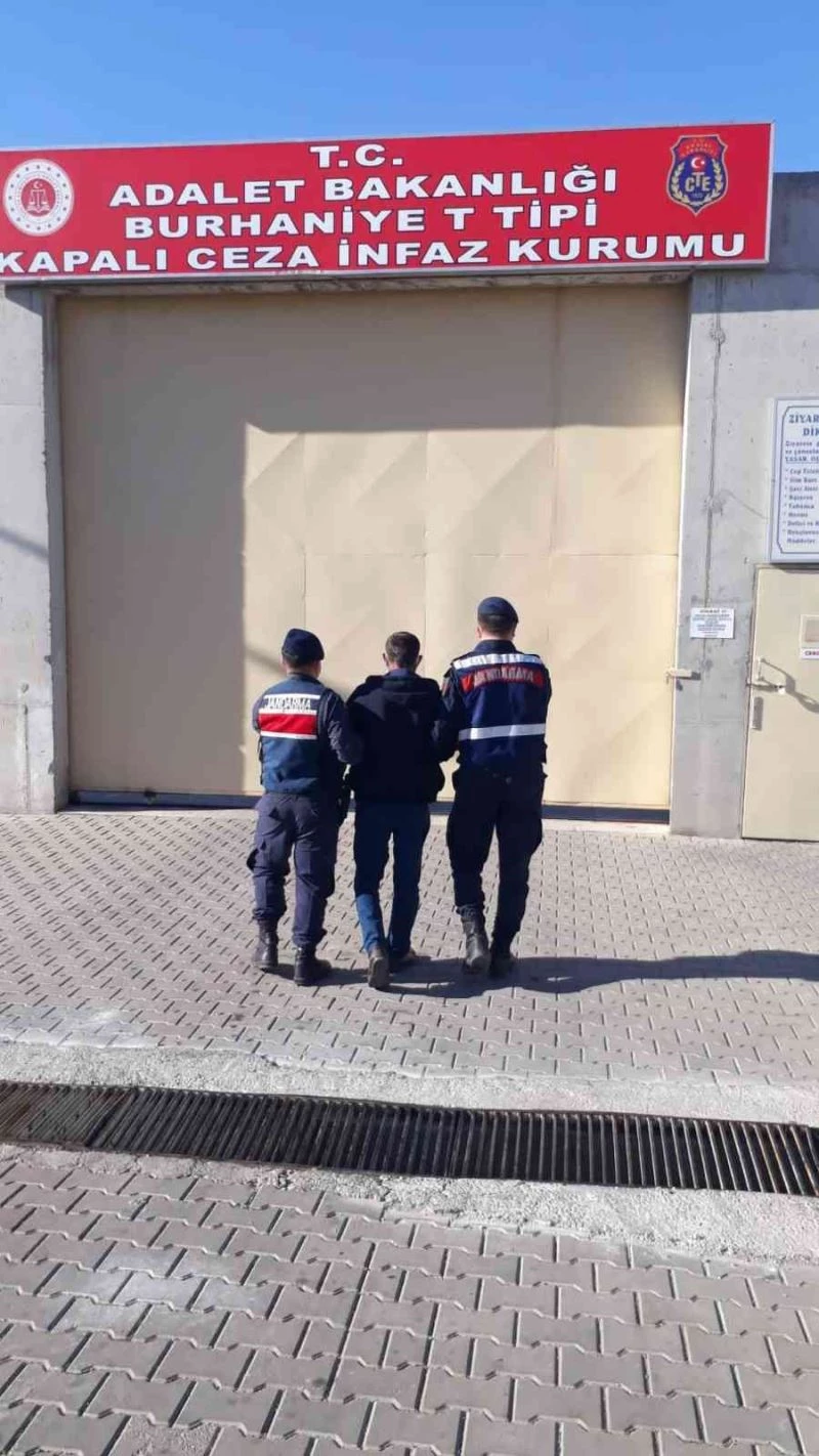 Burhaniye’de kanun kaçağını jandarma yakaladı
