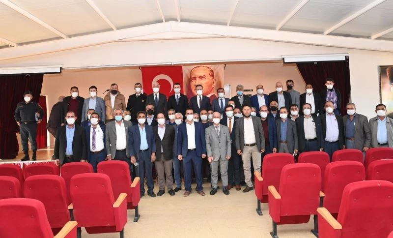 Vali Aksoy, Karacasulu muhtarlar ile görüştü
