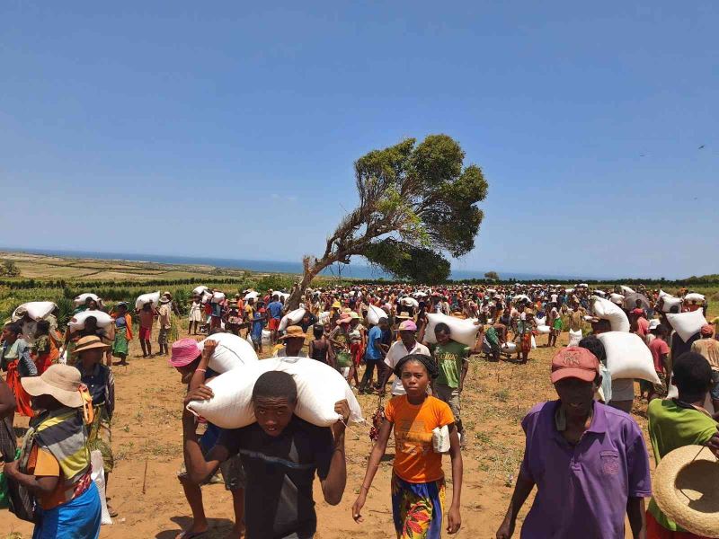 Açlığın tehlikeli boyutlarda olduğu Madagaskar’da 3 bin 370 ailenin yüzü güldü
